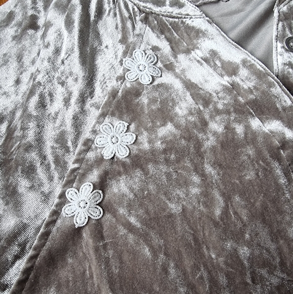 Cupio Women's Crushed Velvet Oversized Tunic Top In Feather Gray - Picture 3 of 10